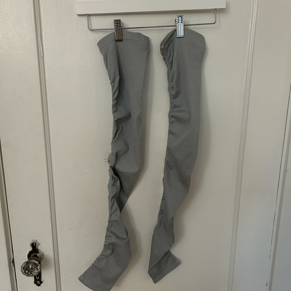 ALO Yoga gray leg warmers